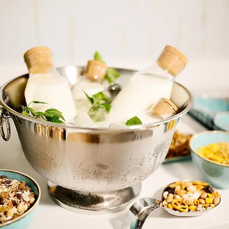 호텔 At Herbal Boutique & 프로타라스