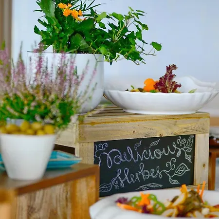 At Herbal Boutique & بروتاراس