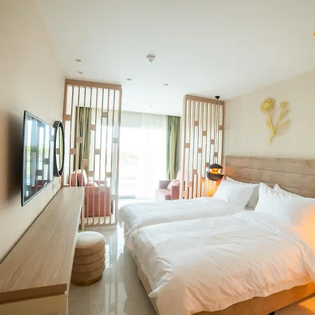 At Herbal Boutique & 프로타라스