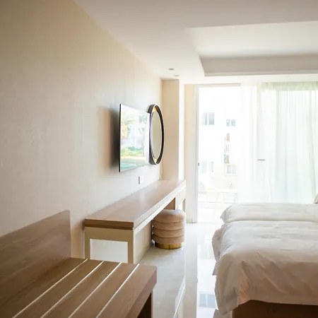 호텔 At Herbal Boutique & 프로타라스