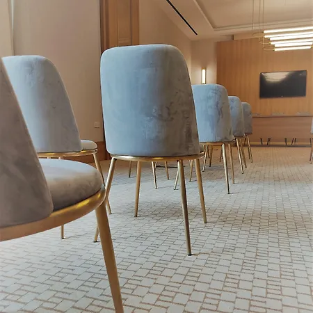 At Herbal Boutique & 프로타라스