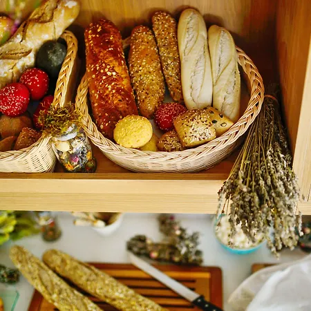 At Herbal Boutique & Πρωταράς