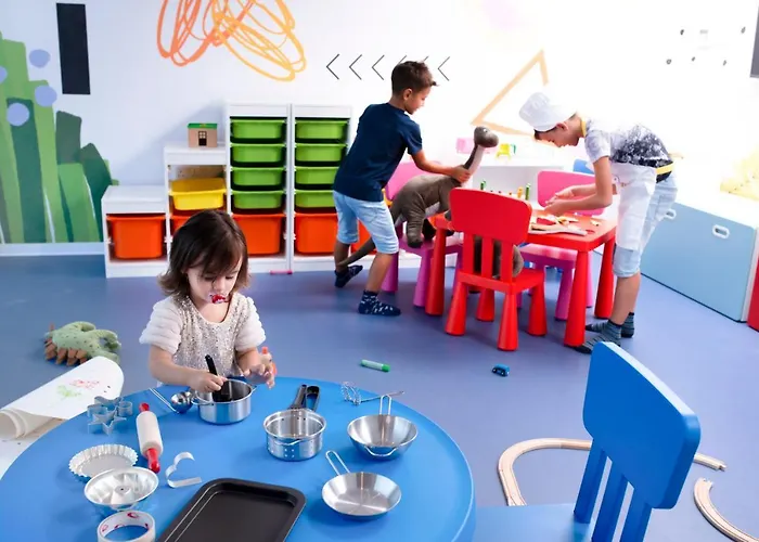 At Herbal Boutique & מלון פרוטאראס