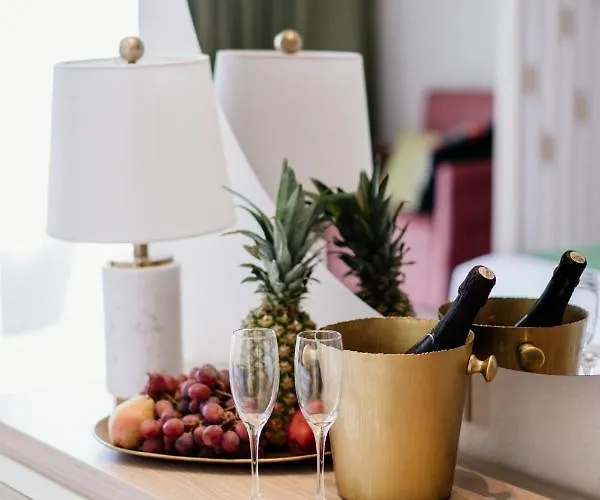 Szálloda At Herbal Boutique & Protarász